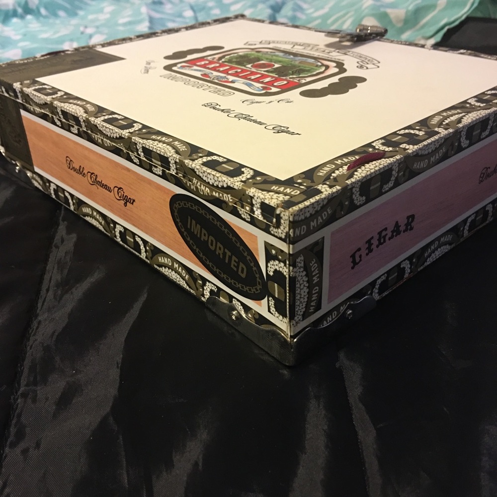 Cigar box purse with embroidery and cats - Picture 5 of 5